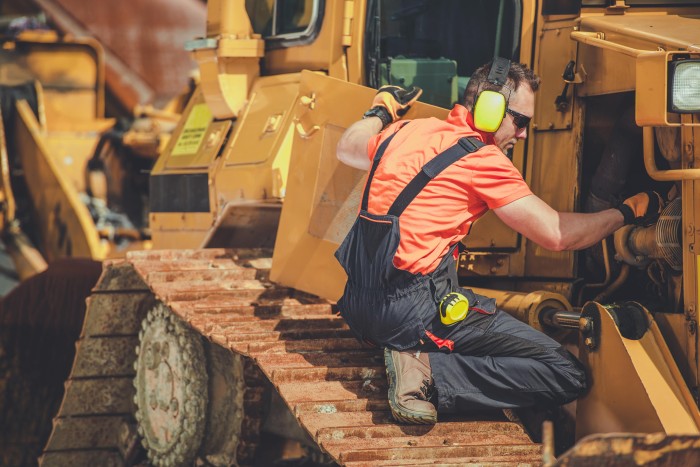 Best Practices for Heavy Equipment Maintenance with FSM